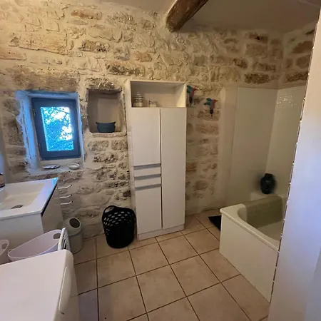 De Pierrebrune Apartment Issirac