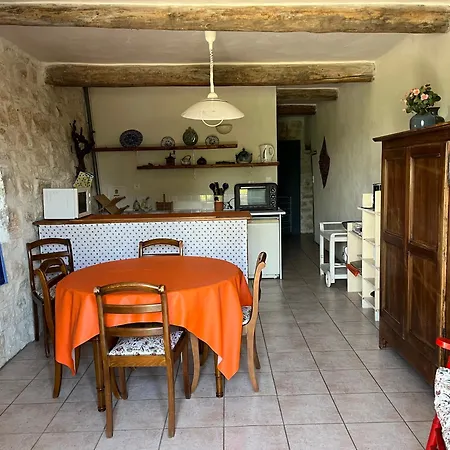 De Pierrebrune Apartment Issirac